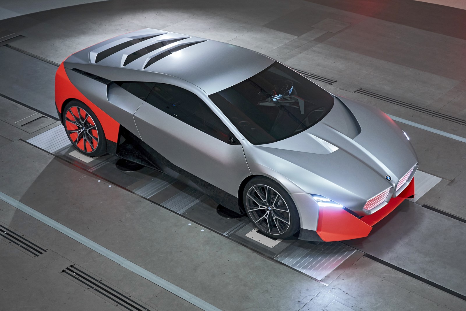  بي ام دابليو تكشف عن مستقبل سيارتها الرياضية عبر نموذج BMW VISION M NEXT